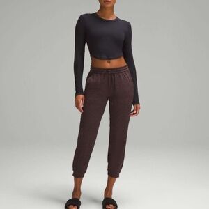 Lululemon Soft Jersey
Visitar ›
Classic-Fit Mid-Rise Croppe...